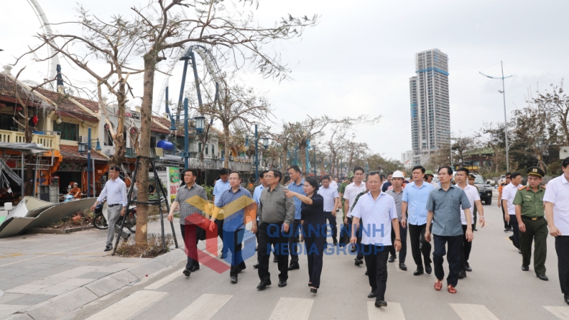 Thủ tướng Chính phủ Phạm Minh Chính kiểm tra công tác khắc phục sau bão tại khu du lịch Bãi Cháy, TP Hạ Long (9-2024). Ảnh: Đỗ Phương