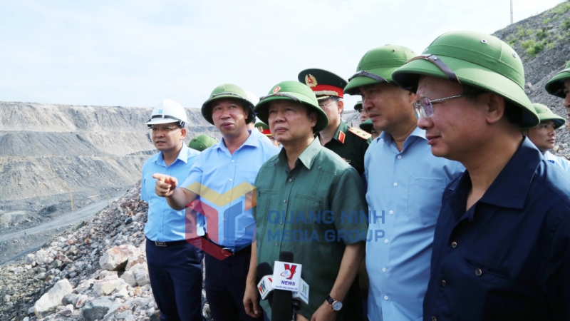 Phó Thủ tướng Trần Hồng Hà kiểm tra tại khai trường Công ty CP than Hà Tu (9-2024). Ảnh: Nguyễn Thanh