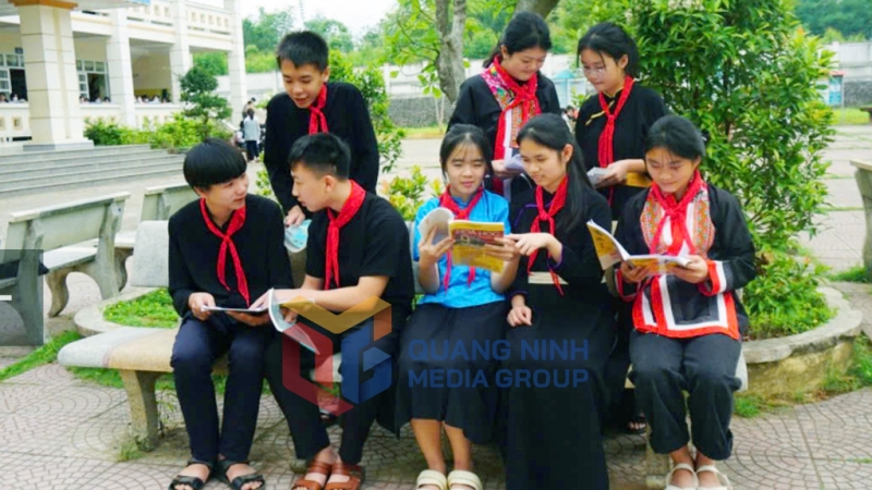 Học sinh các trường học ở Bình Liêu giờ ra chơi (9-2024). Ảnh: Hà Phong