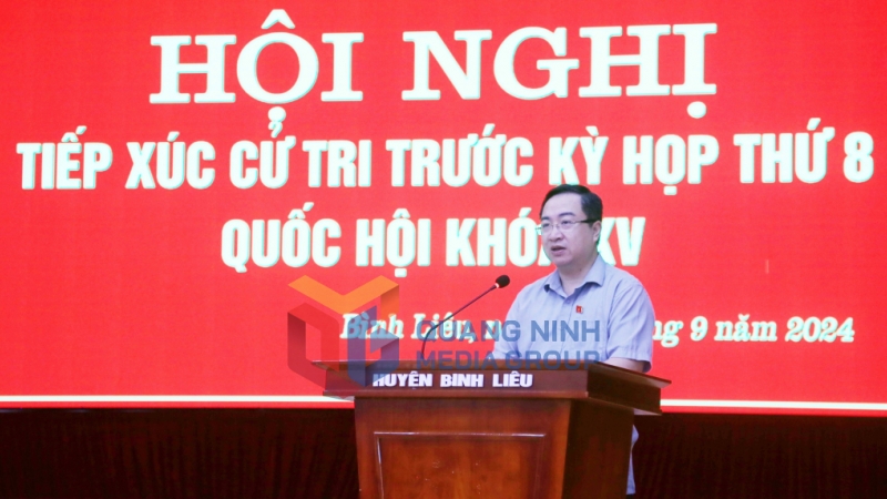 Đồng chí Đặng Xuân Phương, Phó Bí thư Tỉnh ủy, Trưởng Đoàn ĐBQH tỉnh phát biểu tại buổi tiếp xúc (9-2024). Ảnh: Nguyễn Thanh