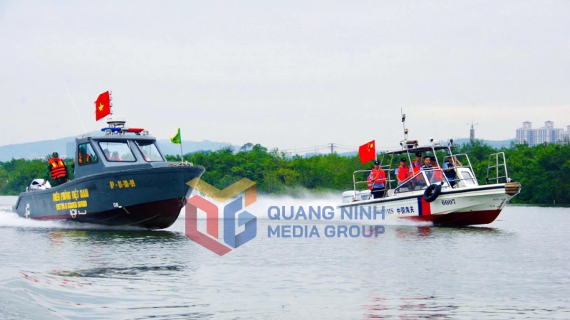 Đồn BP Hải Hòa phối hợp với Chi đội quản lý biên giới Phòng Thành Cảng (tỉnh Quảng Tây, Trung Quốc) tuần tra song phương (9-2024). Ảnh: Hữu Việt