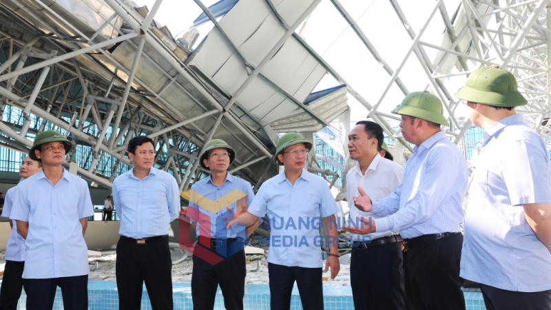 Đồng chí Chủ tịch UBND tỉnh yêu cầu tổ chức khắc phục, sửa chữa ngay các thiệt hại để đảm bảo điều kiện tốt nhất tổ chức Giải Taekwondo Cảnh sát Châu Á (10-2024). Ảnh: Đỗ Phương
