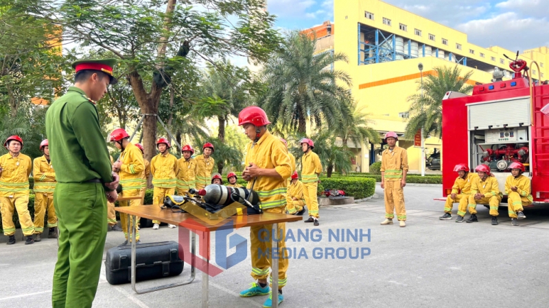Công an tỉnh tổ chức kiểm tra nghiệp vụ đối với lực lượng chữa cháy chuyên ngành tại Công ty CP Nhiệt điện Thăng Long (9-2024). Ảnh: Hằng Ngần