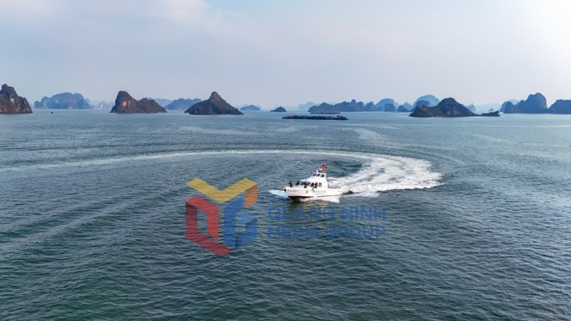 cán bộ, chiến sĩ Hải đội 2 kiểm tra biển đảo (10-2024). Ảnh: Hùng Sơn