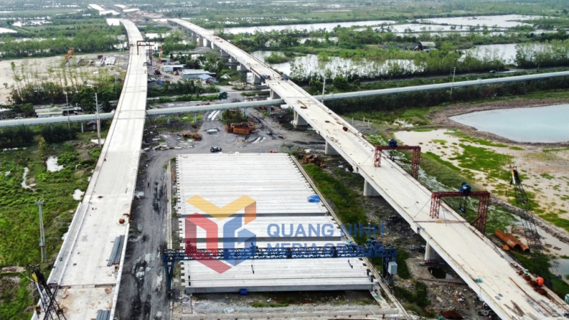 Công trường thi công dự án đường ven sông (10-2024). Ảnh: Đỗ Phương