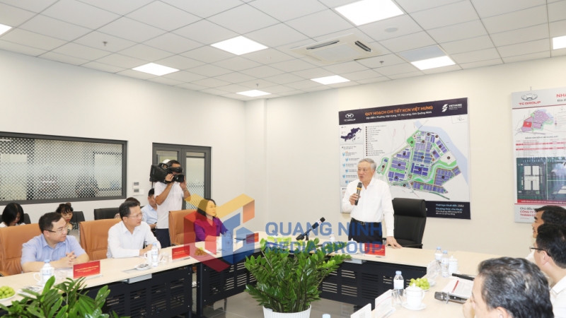 Phó Thủ tướng Thường trực Chính phủ Nguyễn Hòa Bình đánh giá rất cao tinh thần chủ động, tự lực, tự cường của tỉnh Quảng Ninh, biểu dương tinh thần đồng hành của Tập đoàn Thành Công (10-2024). Ảnh: Đỗ Phương
