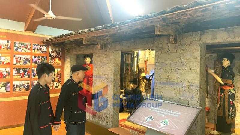 Mô hình nhà trình tường của người Dao Thanh Y (được thiết kế mô phỏng)  (10-2024). Ảnh: Hoàng Nga