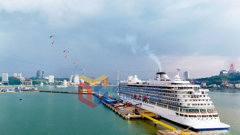 Tàu Viking Orion cập Cảng tàu khách quốc tế Hạ Long, đưa vị khách quốc tế thứ 3 triệu đến Quảng Ninh (10-2024). Ảnh: Đỗ Phương