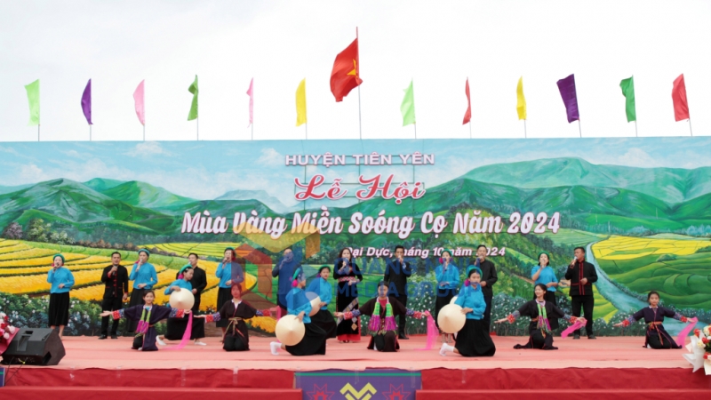 Lễ hội Mùa vàng miền soóng cọ năm 2024 (11-2024). Ảnh: Phạm Học