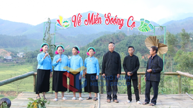 Lễ hội Mùa vàng miền soóng cọ năm 2024- Giao lưu hát Soóng cọ của đồng bào dân tộc Sán Chỉ xã Đại Dực (Tiên Yên) (11-2024). Ảnh: Nguyễn Dung