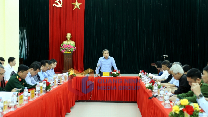 Đồng chí Bí thư Tỉnh ủy phát biểu chỉ đạo tại buổi làm việc với Ban Thường vụ Huyện ủy Bình Liêu (11-2024). Ảnh: Mạnh Trường