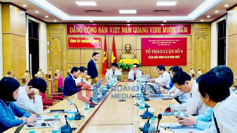 Quang cảnh thảo luận tại Tổ đại biểu Móng Cái và Đông Triều (11-2024). Ảnh: Đỗ Phương
