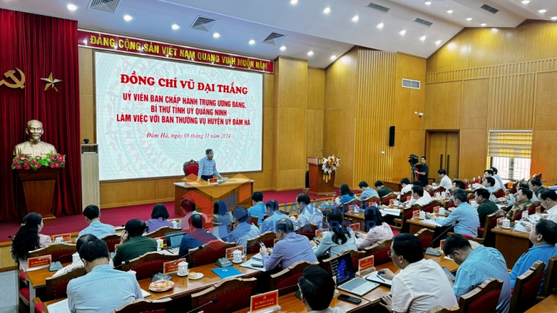 Quang cảnh buổi làm việc giữa đồng chí Bí thư Tỉnh ủy với Ban Thường vụ Huyện ủy Đầm Hà (11-2024). Ảnh: Mạnh Trường