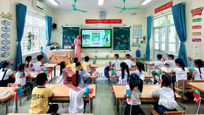 Học sinh Trường TH-THCS Hà Trung (TP Hạ Long) học tập trong môi trường giáo dục hiện đại, thân thiện (11-2024). Ảnh: Nguyễn Ngọc