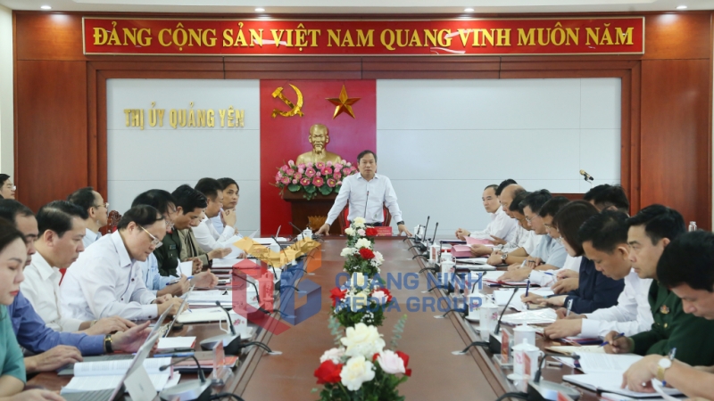 Đồng chí Vũ Đại Thắng, Ủy viên Trung ương Đảng, Bí thư Tỉnh ủy phát biểu chỉ đạo tại buổi làm việc với Ban Thường vụ Thị ủy Quảng Yên (12-2024). Ảnh: Thu Chung