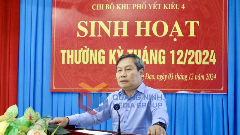 Đồng chí Vũ Đại Thắng, Ủy viên Trung ương Đảng, Bí thư Tỉnh ủy, phát biểu chỉ đạo tại buổi sinh hoạt thường kỳ của Chi bộ khu Yết Kiêu 4.
