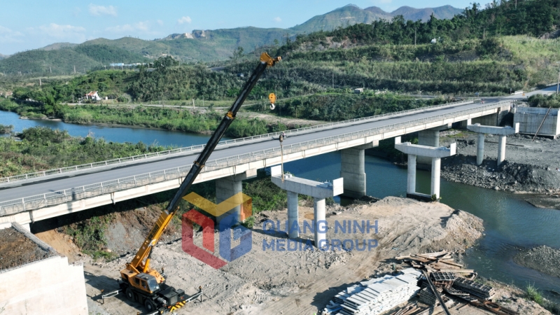 2024-12_Dự án cải tạo, nâng cấp QL279 nối Hạ Long - Cẩm Phả- thi công cầu Diễn Vọng. Ảnh: Đỗ Phương