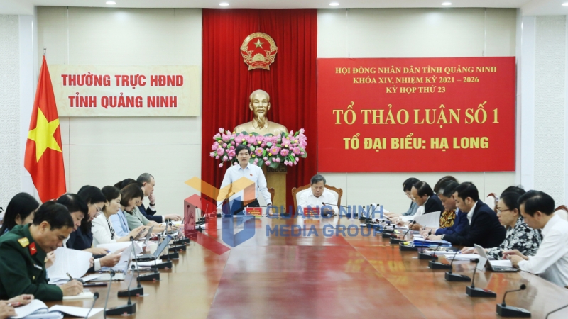 2024-12_Kỳ họp thứ 23 HĐND tỉnh khóa XIV- Tổ đại biểu Hạ Long thảo luận. Ảnh Đỗ Phương