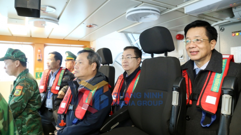 Đoàn công tác của Thường trực Tỉnh ủy kiểm tra tuyến biên giới trên biển (12-2024). Ảnh: Thu Chung