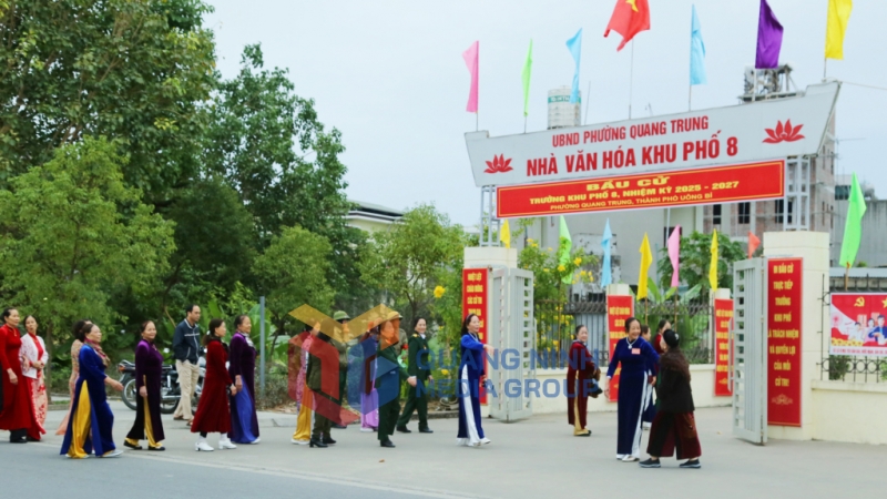 2024-12_Cử tri khu phố 8, phường Quang Trung, TP Uông Bí đi bầu cử. Ảnh: PV
