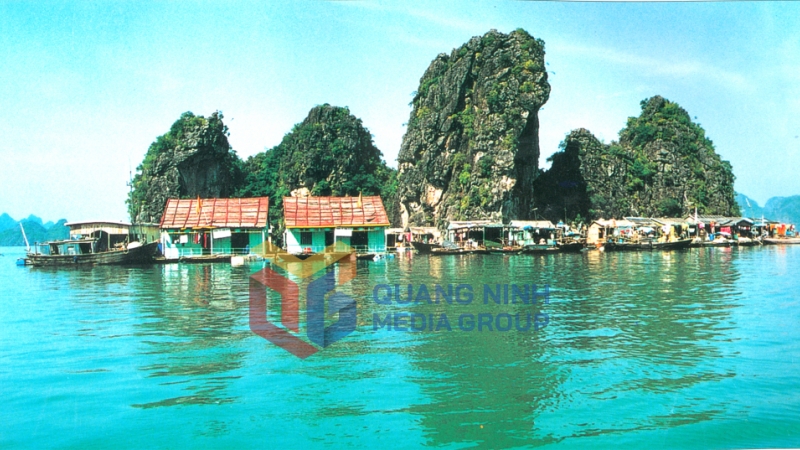 Làng chài Cửa Vạn xưa. Ảnh: Nguyễn Văn Tuấn