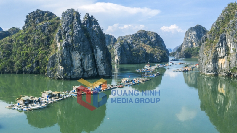 Những nhà bè của ngư dân làng chài đang được bảo tồn gìn giữ là một điểm nhấn văn hoá, hấp dẫn du khách khi đến thăm Vung Viêng. Ảnh: Đỗ Giang