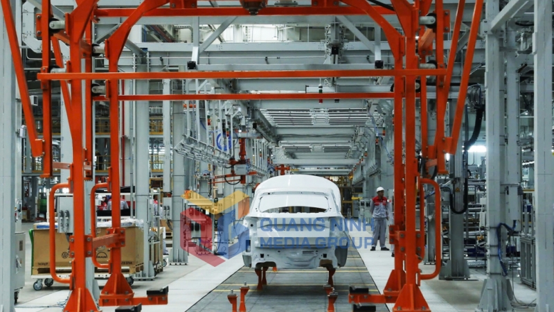 2024-12_Nhà máy được thiết kế theo dây chuyền sản xuất, lắp ráp khép kín đến từ các đối tác hàng đầu, như Chropynska, Wipro Pari và Durr. Ảnh: Đỗ Phương