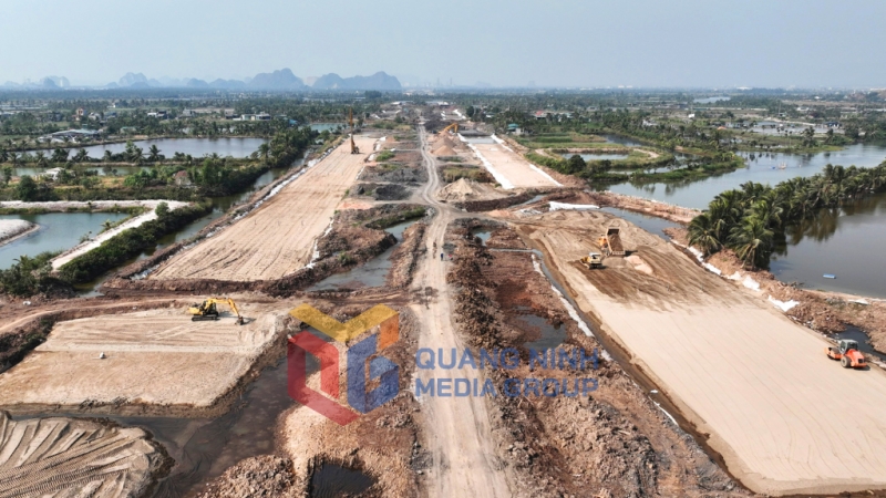 2025-01_Dự án đường ven sông - thi công xử lý nền đất yếu. Ảnh: Đỗ Phương