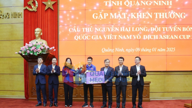 2025-01_Tỉnh Quảng Ninh khen thưởng cầu thủ Nguyễn Hai Long. Ảnh: Thu Chung
