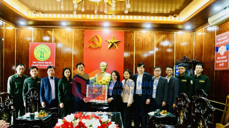 Đồng chí Phó Bí thư Thường trực Tỉnh ủy, Chủ tịch HĐND tỉnh đã đến thăm, chúc Tết Công ty TNHH MTV Lâm nghiệp Tiên Yên (1-2025). Ảnh: Thu Chung