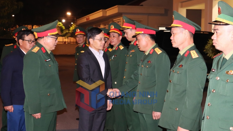 Đồng chí Phạm Đức Ấn, Phó Bí thư Tỉnh ủy, Chủ tịch UBND tỉnh thăm...
