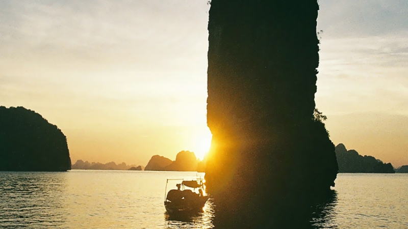 Hoàng hôn trên vịnh. Ảnh: Đỗ Giang