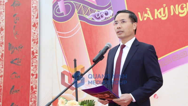 Đồng chí Phạm Đức Ấn, Chủ tịch UBND tỉnh, phát biểu phát động phong trào sáng tác VHNT, phong trào thi đua học tập và lao động sáng tạo (2-2025). Ảnh: Đỗ Phương