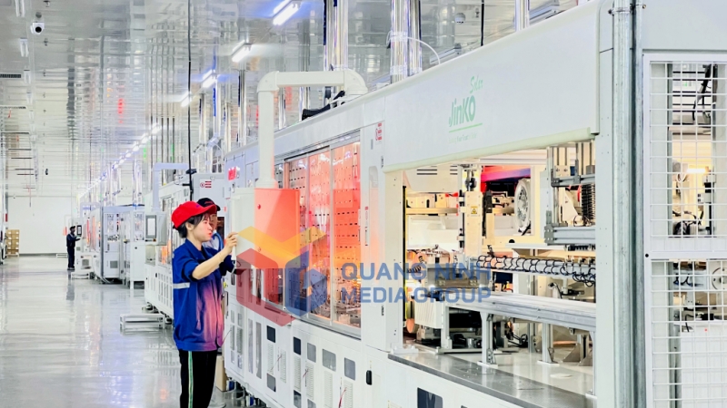 2025-02_CNLĐ vào làm việc tại Công ty TNHH Công nghiệp Jinko Solar (Việt Nam). Ảnh: Thanh Hằng