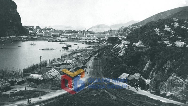 Trung tâm Hòn Gai những năm 1920 - nay là ngã 3 Kênh Liêm. Ảnh: FB France Indochine