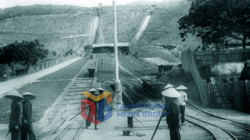 Khai trường khai thác than (những năm thực dân Pháp đô hộ). Ảnh: FB France Indochine