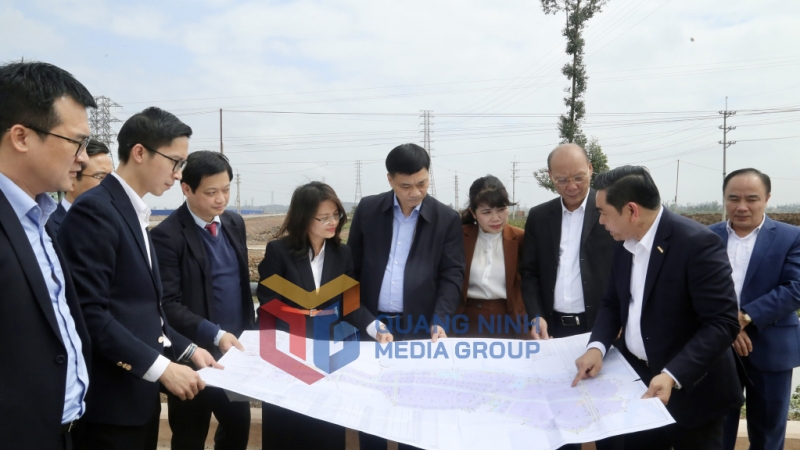 Đồng chí Vũ Hồng Thanh, Phó Chủ tịch Quốc hội cùng đoàn công tác khảo sát tại Khu công nghiệp Sông Khoai, TX Quảng Yên (3-2025). Ảnh: Thu Chung