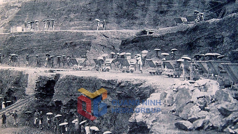Mỏ than Hà Tu (Hòn Gai) năm 1909. Ảnh Otofun.net