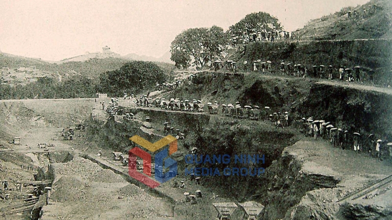 Mỏ than Hà Tu (Hòn Gai) năm 1909.. Ảnh Otofun.net