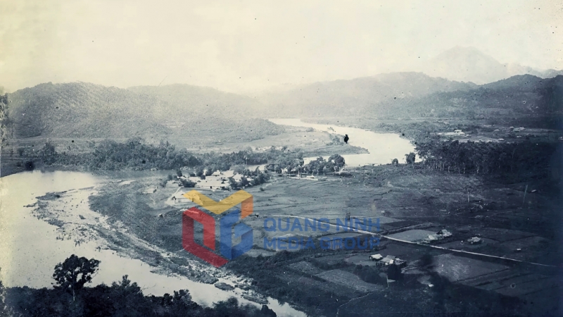 Sông Phố Cũ chảy qua huyện Tiên Yên năm 1899. Ảnh: M.Corpi