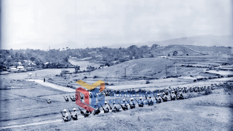 1920-1929 – Quảng Yên - Lính khố xanh (Vệ binh bản xứ) – Đội hình tấn công bằng súng máy. Ảnh: Otofun.net