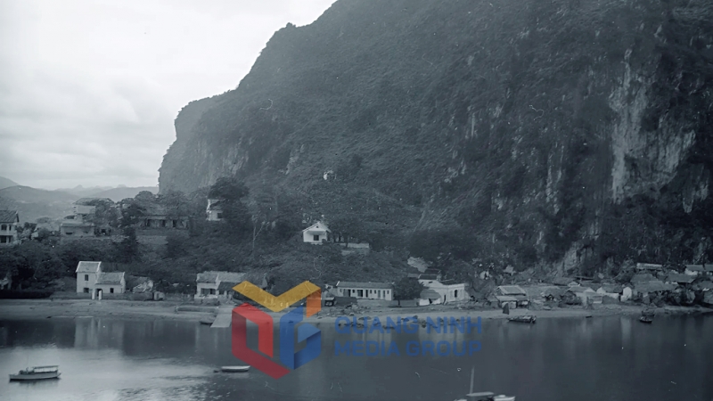 Hòn Gai năm 1938-1947 – các biệt thự của phi công dưới chân núi Bài Thơ. Ảnh: Jean-Yves Claeys