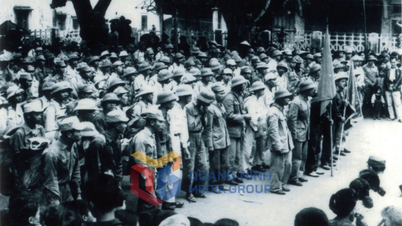 Quang cảnh lễ xuất quân của Binh đoàn Than tổ chức tại sân Cây Tháp (Hòn Gai) ngày 27-7-1967. Ảnh: Quang Sơn