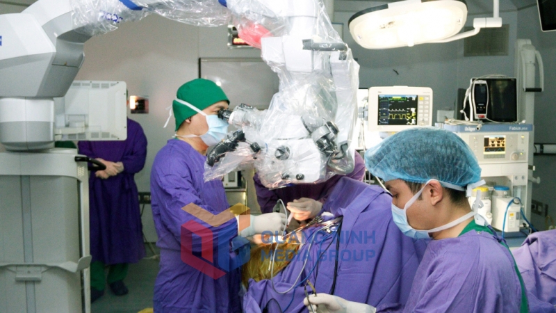 Nhiều kỹ thuật cao trong chuyên ngành phẫu thuật sọ não, cột sống được triển khai tại Bệnh viện Đa khoa tỉnh (3-2025). Ảnh: Lê Nam