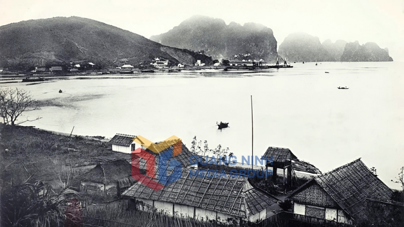 1920-1925 – Hòn Gai, nhìn từ đảo Buisson (Ile aux Buissons = đảo Bụi rậm tức Bãi Cháy ngày nay). Ảnh: Pierre Dieulefils