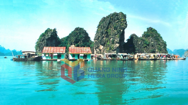 Làng chài Cửa Vạn. Ảnh: Nguyễn Văn Tuấn