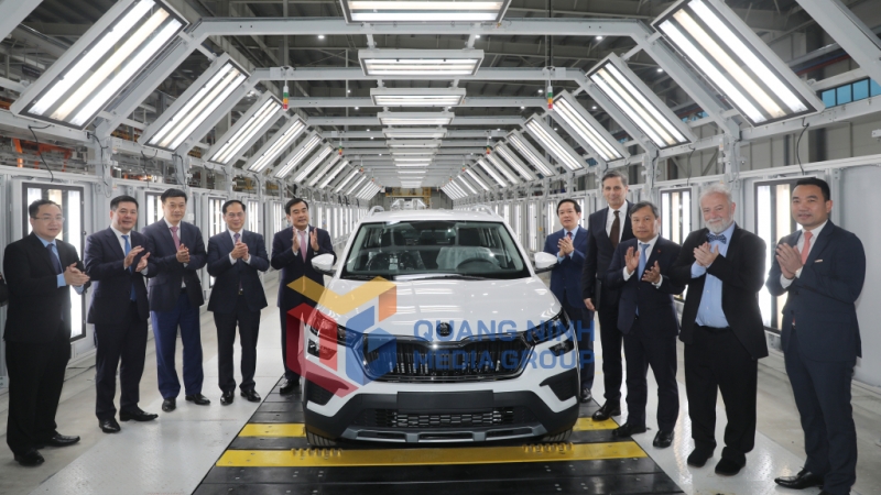Các đại biểu dự Lễ ra mắt xe đầu tiên trên dây chuyền lắp ráp của nhà máy (3-2025). Ảnh: Đỗ Phương