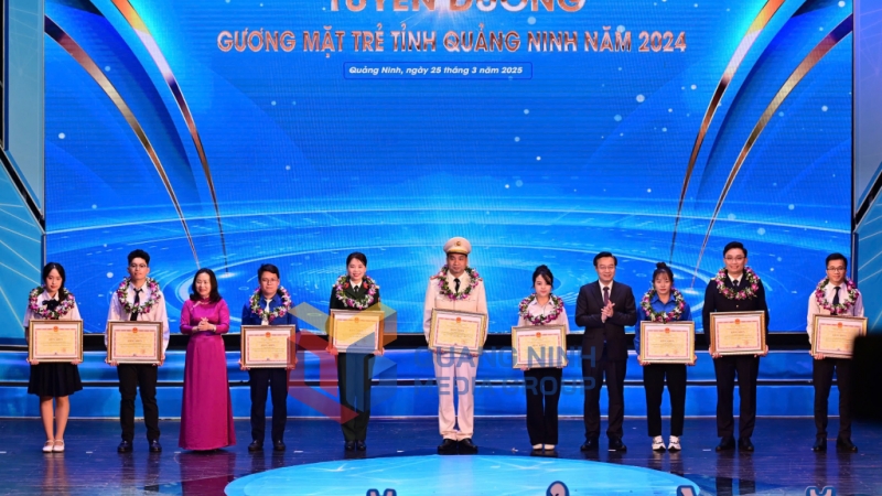 Lễ tuyên dương Gương mặt trẻ, Tài năng trẻ tiêu biểu tỉnh Quảng Ninh năm 2024 - 9 gương mặt trẻ tiêu biểu năm 2024 nhận Bằng khen của UBND tỉnh Quảng Ninh (3-2025). Ảnh: Minh Đức
