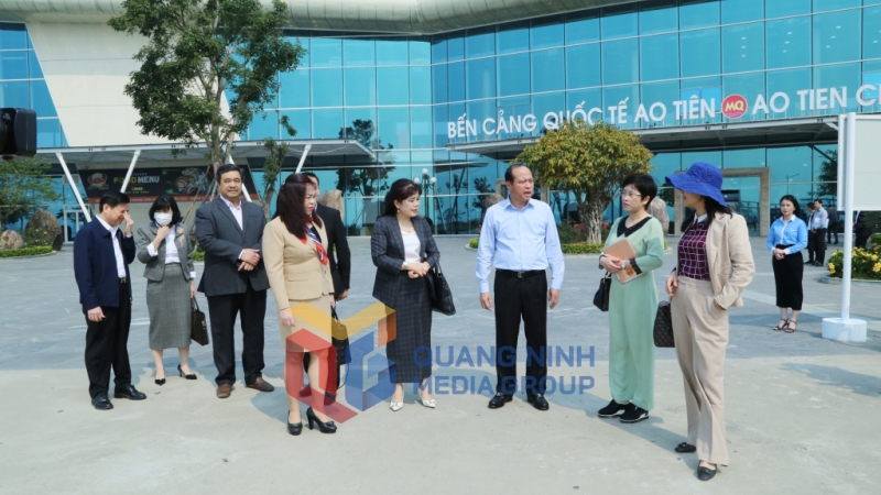 Đoàn khảo sát tìm hiểu tại Bến cảng Quốc tế Ao Tiên (3-2025). Ảnh: Nguyễn Thanh
