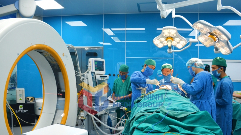Phòng mổ thông minh tại Bệnh viện Bãi Cháy (3-2025). Ảnh: Nguyễn Hoa